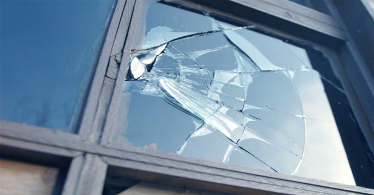 Read more about the article Broken & Cracked Glass Repair